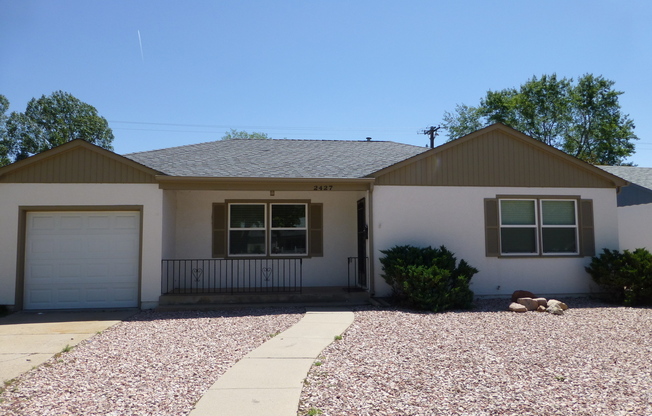 Charming 2 bedroom rancher located in central Colorado Springs!