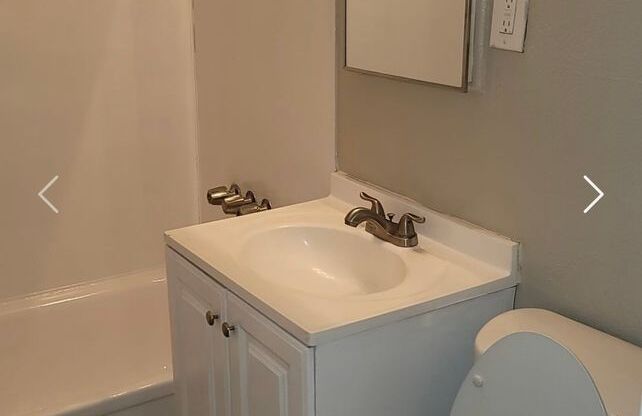 2 beds, 1 bath, 850 sqft, $1,395, Unit 2311-2