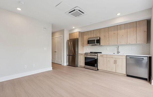 Studio, 1 bath, 398 sqft, $1,555, Unit Unit 734
