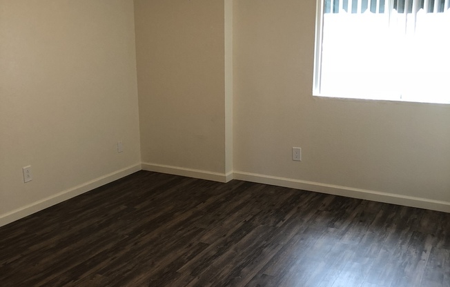 2 beds, 1 bath, 950 sqft, $1,225, Unit 208