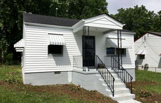 Vcu Byrd park area 3. Bed house, big fenced yard, central air, laundry, parking, August move in!
