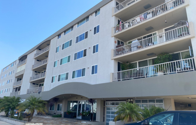 2 beds, 2 baths, $5,500, Unit #112