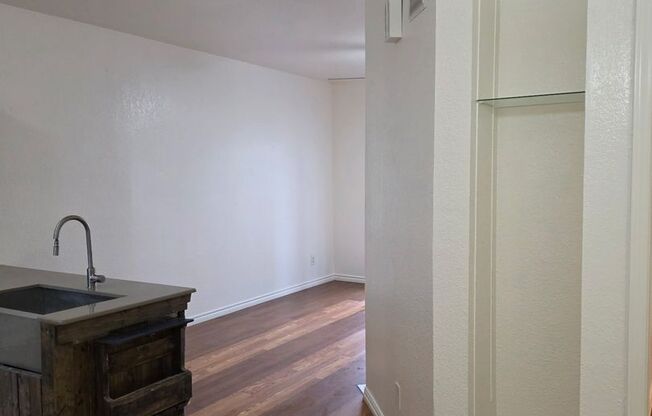 Spacious 2 bedroom-2 bath -Condo