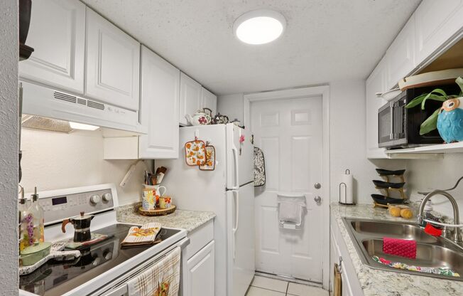 3 beds, 2 baths, 1,300 sqft, $1,450, Unit 7-044