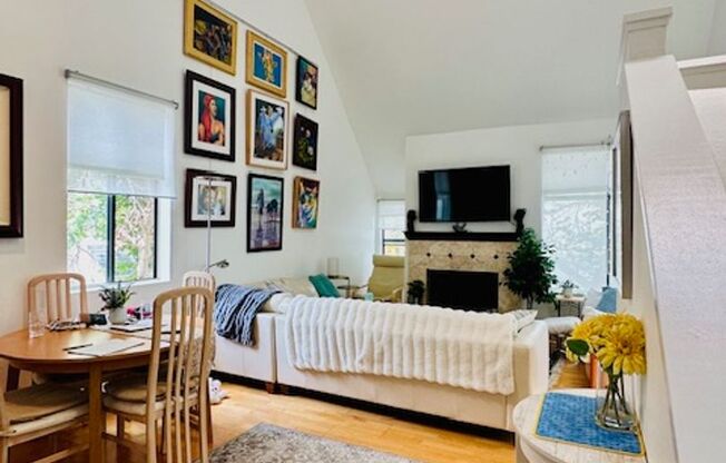 Stunning 2 bedroom/ 2 bath Condo in Creekwood at River Run in Mission Valley