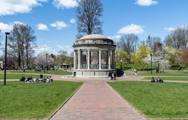 2 beds, 2 baths, 1,013 sqft, $4,800, Unit 404