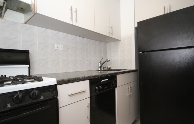 2 beds, 1 bath, $4,995, Unit 3C
