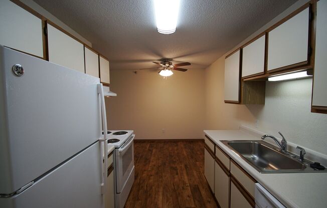 2 beds, 2 baths, 915 sqft, $1,650, Unit 332