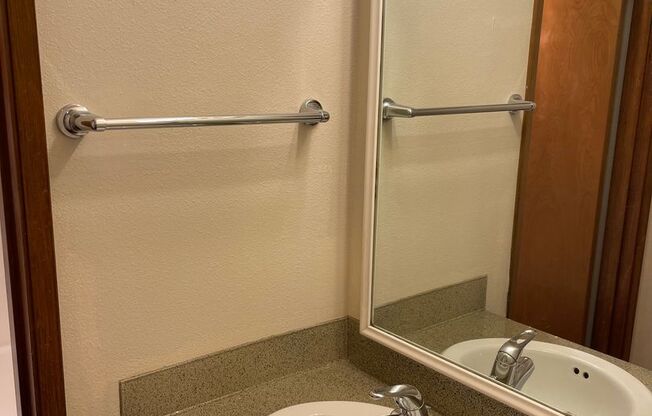 2 beds, 1 bath, 720 sqft, $1,850, Unit 222