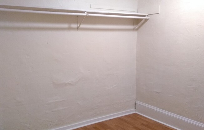 Studio, 1 bath, 334 sqft, $1,195, Unit 100