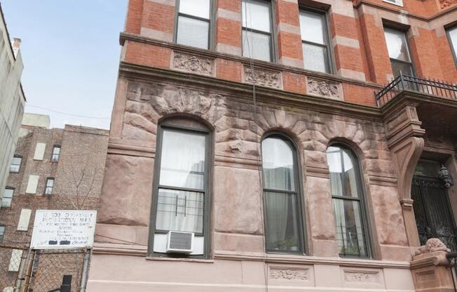 264 W 121 ST