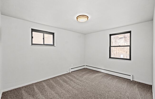 2 beds, 1 bath, 850 sqft, $949, Unit 10615 Lindberg Ave. C4 - Apt. 4