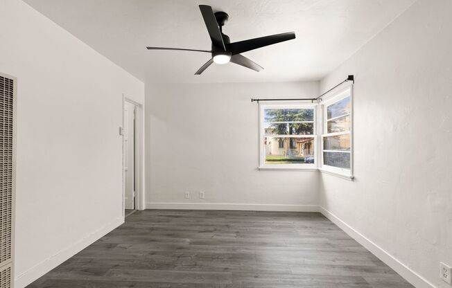 (AR/JI/YO:C) 10812-32 1/2 White Street