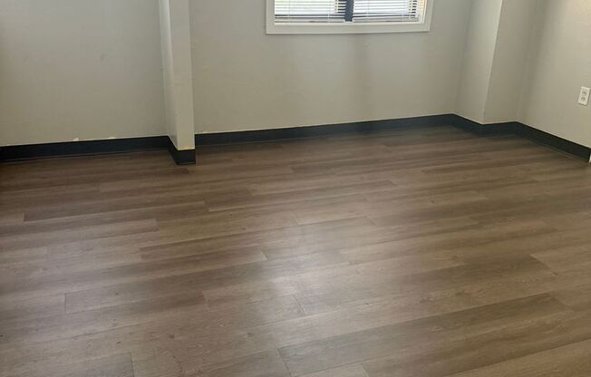 2 beds, 1 bath, 820 sqft, $1,300, Unit 06D