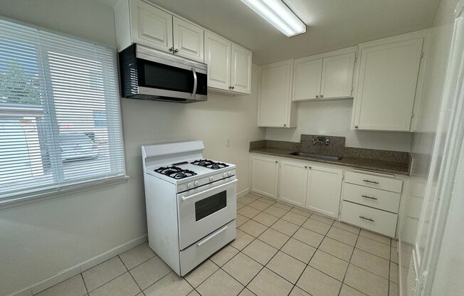 1 bed, 1 bath, $1,495, Unit Unit 8