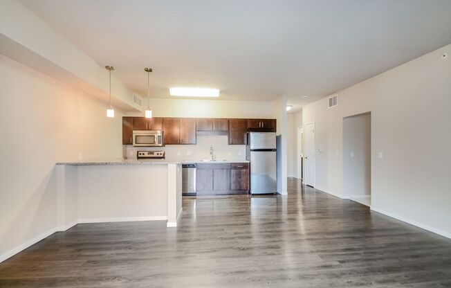 1 bed, 1 bath, 877 sqft, $1,940, Unit 114