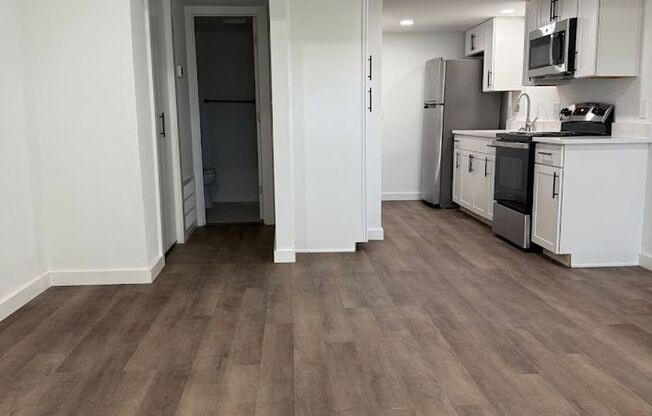 Remodeled Private San Pedro Square Studio