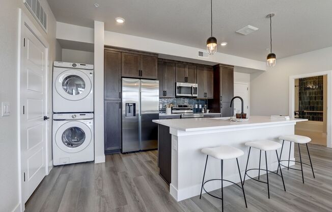 Modern 2 bedroom 2 bathrooms available in downtown Denver!