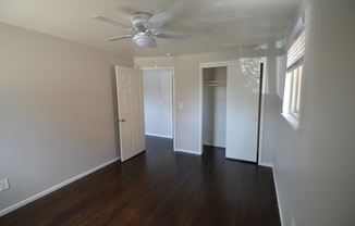 2 beds, 1 bath, 700 sqft, $1,375, Unit D