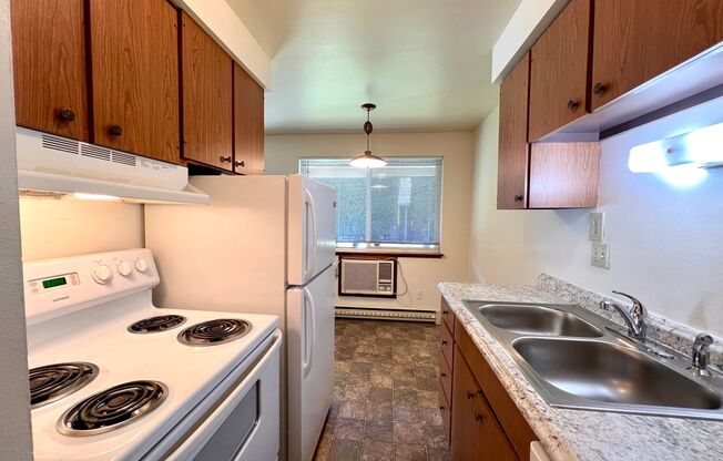 1 bed, 1 bath, 600 sqft, $925, Unit M