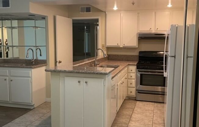 1 Bedroom, 1 Bathroom North Hollywood Condominium for Lease!