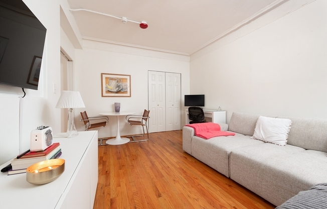 1 bed, 1 bath, 643 sqft, $2,800, Unit 206