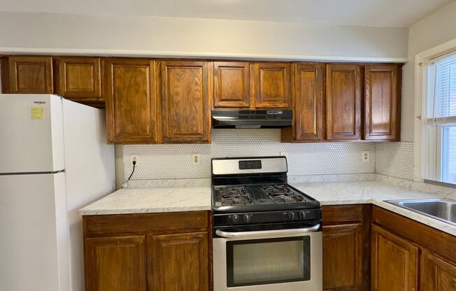 Charming 2 Bedroom/2 Bathroom Townhome in Joseph Lee Neighborhood, Baltimore, MD!