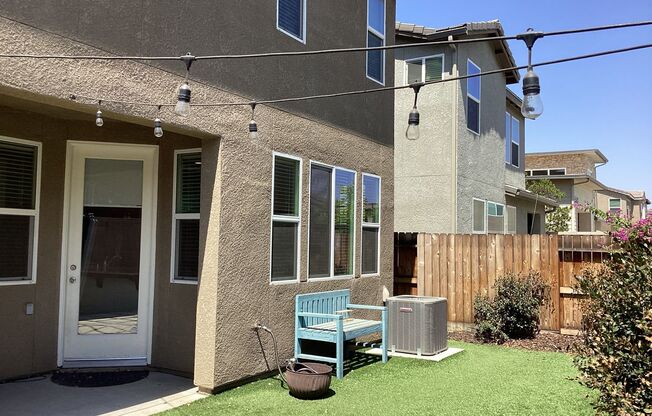 3 beds, 2.5 baths, $2,395