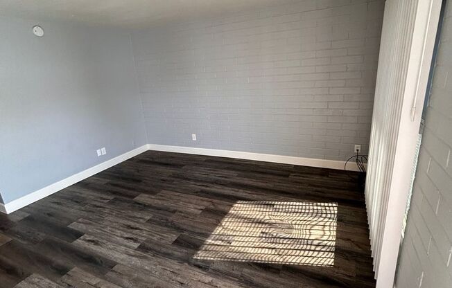 2 beds, 1 bath, 930 sqft, $1,109, Unit 009