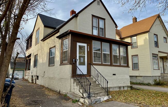 GREAT Remodeled 5BD/2.5BA Property near DinkyTown & U of M! 9/1/25