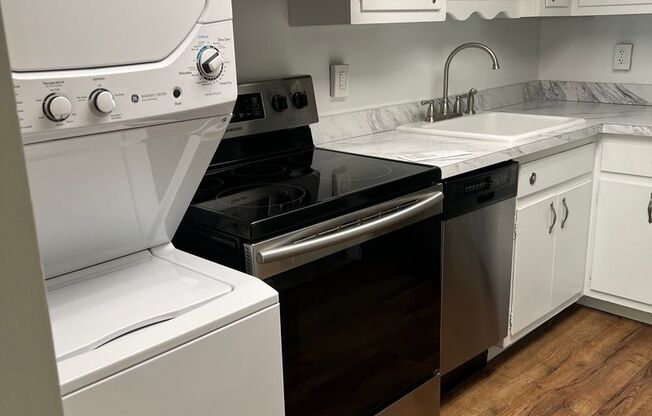 2 beds, 1 bath, $1,725, Unit D05