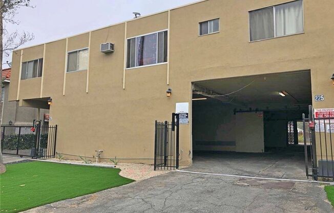 225 W. Palmetto Dr