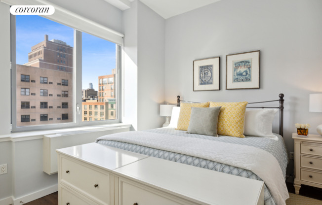 321 W 110 ST