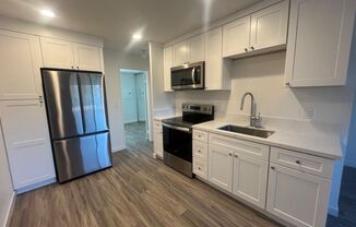 NEWLY REMODELED, Upstairs 1BD/1BA: Walk to Beaches & Downtown Leucadia