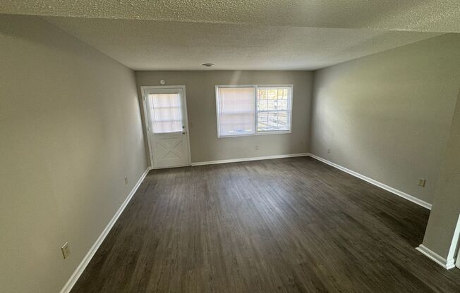 2 beds, 1.5 baths, 1,152 sqft, $975, Unit 200 W Cross St