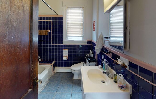 2 beds, 1 bath, $1,995, Unit Unit 2 (1st Fl)