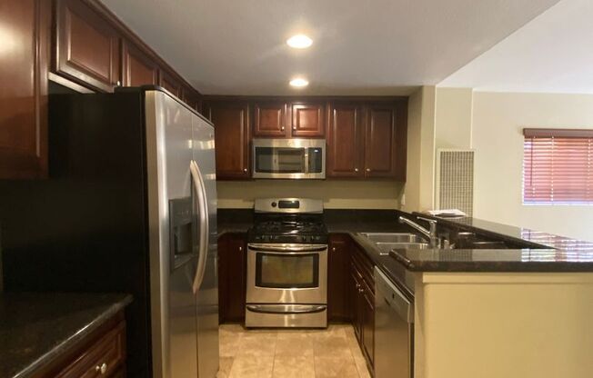 1 bed, 1 bath, 554 sqft, $2,500