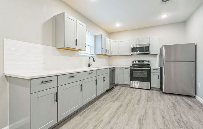 2 beds, 1 bath, 803 sqft, $1,220, Unit Unit #1201