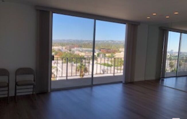 1 bed, 1.5 baths, 719 sqft, $3,245, Unit 1022