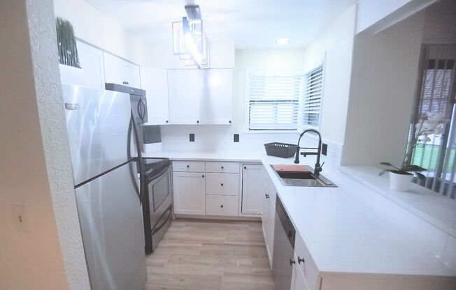 Beautiful  Full Remodeled 1/1 Condo x Rent in Winter Park in front of Full Sail !