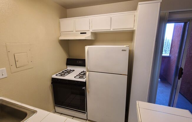 2 beds, 2 baths, 800 sqft, $1,995, Unit 301