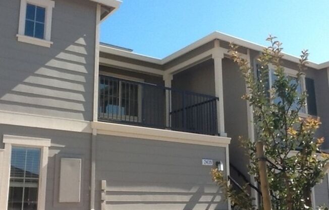 Two Bedroom Townhouse Style Apartment with Garage - Northwest Santa Rosa