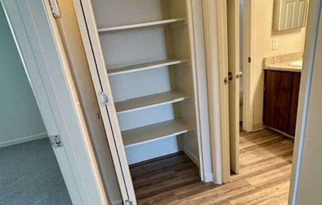 1 bed, 1 bath, 700 sqft, $1,555, Unit 36