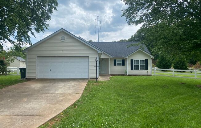 Beautiful ranch style home in Monroe, don't miss it!
