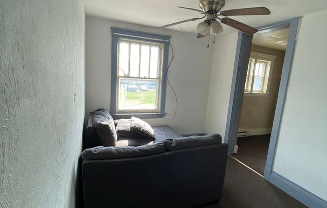 2 beds, 1 bath, 600 sqft, $950, Unit Apt 3