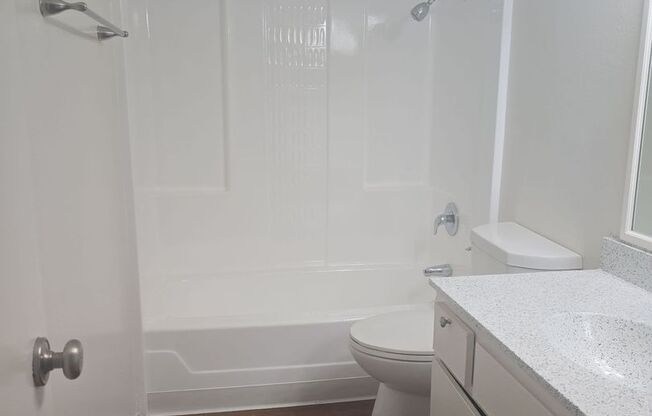 2 beds, 1 bath, 845 sqft, $2,400, Unit 102