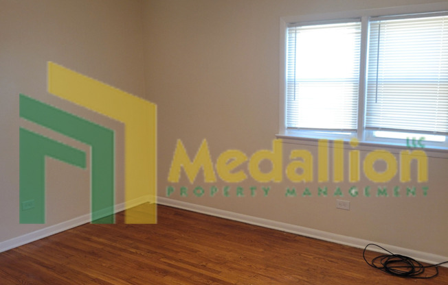 2 beds, 1 bath, $1,350, Unit 7345 South Kedzie Avenue - 3E