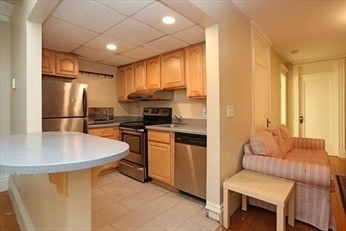 3 beds, 1 bath, 1,017 sqft, $4,800, Unit 301