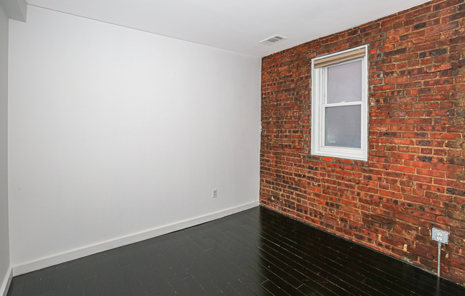 1312 PUTNAM AVE
