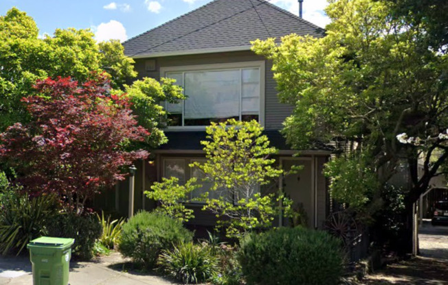 4172 Howe St - Duplex